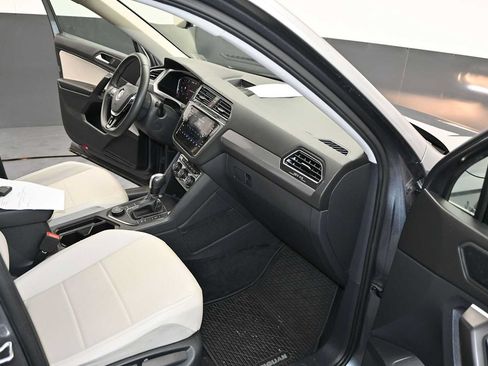 Used 2021 Volkswagen Tiguan SEL AWD/4WD image 28