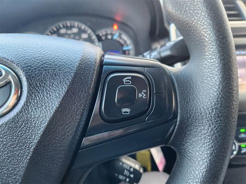 Used 2015 Toyota Camry LE image 28