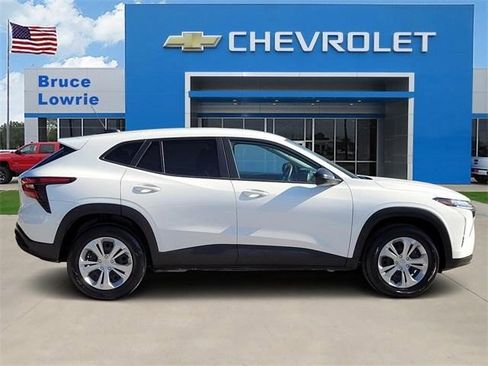 Certified 2025 Chevrolet Trax LS image 6