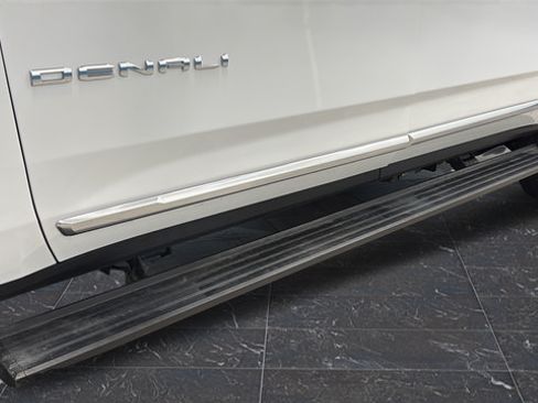 Used 2023 GMC Yukon XL Denali AWD/4WD image 44