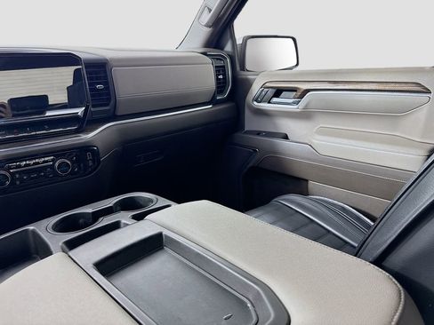 Used 2022 Chevrolet Silverado 1500 LT w/ Z71 Off-Road Package image 24