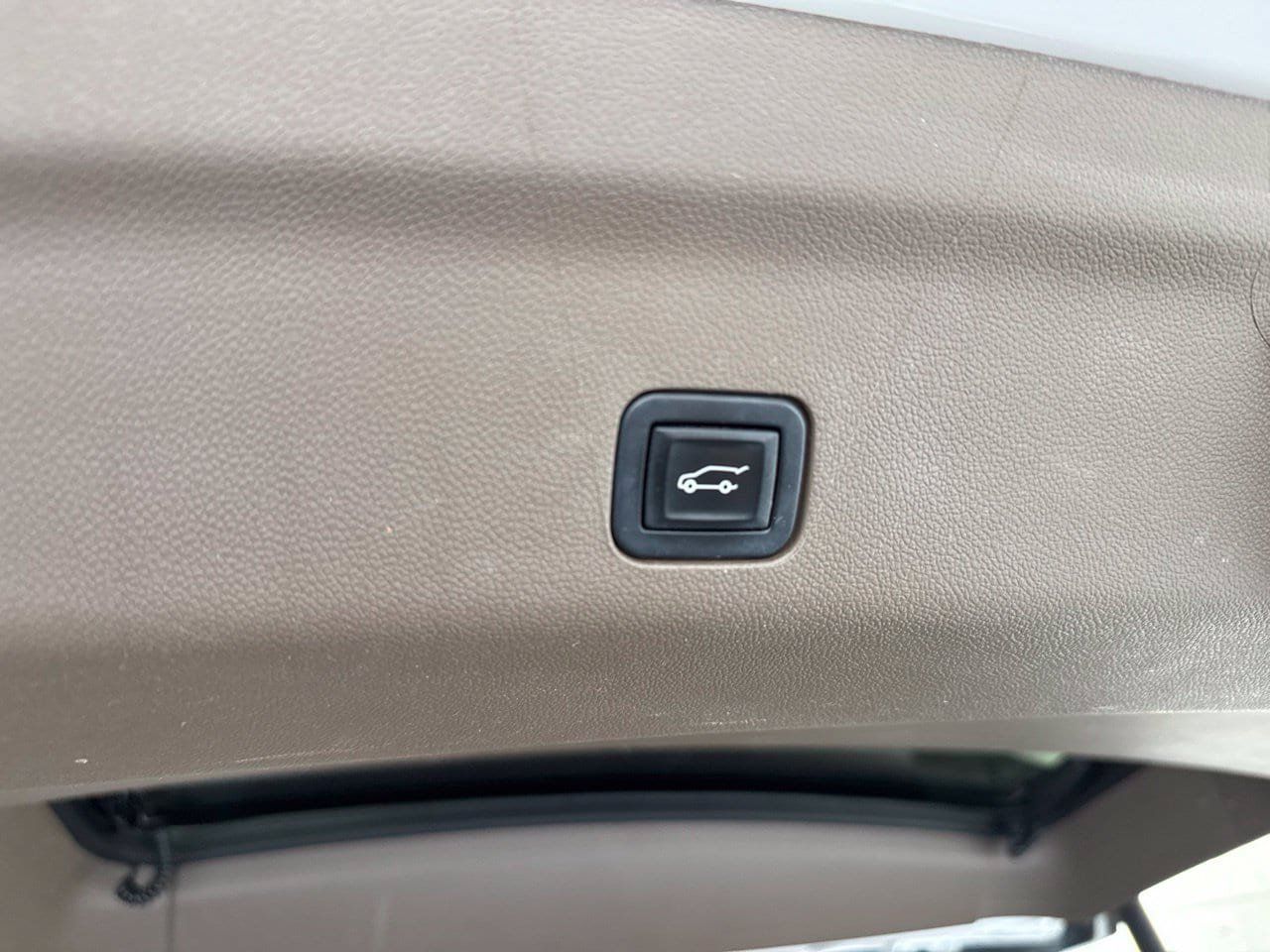 Used 2022 GMC Yukon Denali AWD/4WD image 13