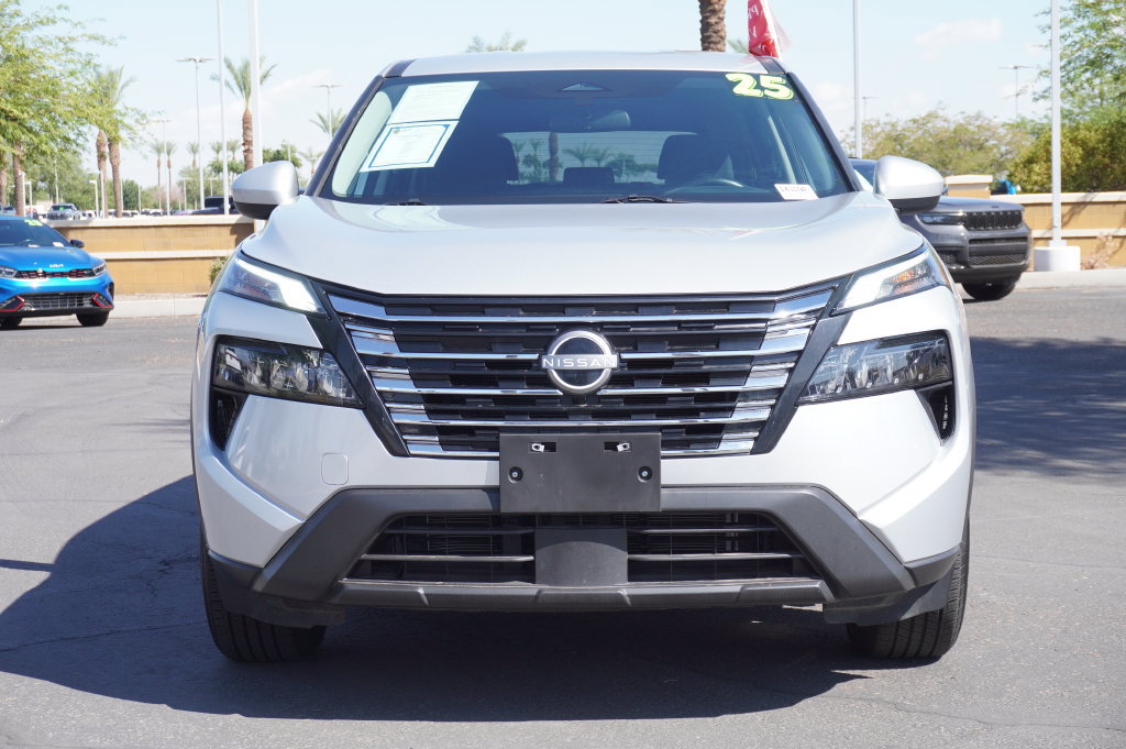 Certified 2025 Nissan Rogue SV FWD image 5