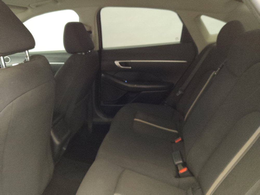Used 2023 Hyundai Sonata SE w/ Preferred Accessory Package FWD image 18