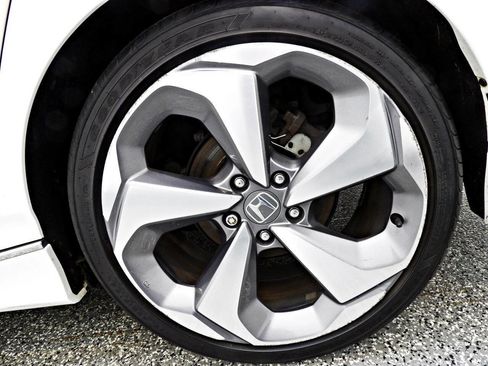 Used 2018 Honda Accord Touring image 21