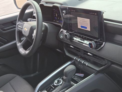 Used 2025 Chevrolet Colorado W/T image 5