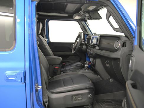 Used 2024 Jeep Wrangler Unlimited Sahara w/ Technology Group image 17