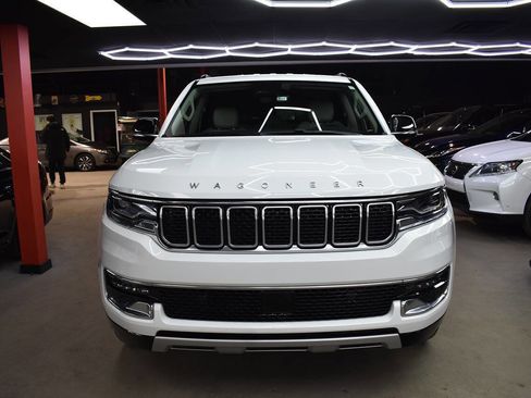 Used 2024 Jeep Wagoneer Series II w/ Flexible Seating Group image 18