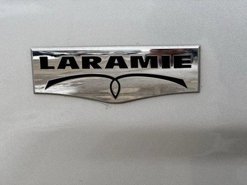 Used 2018 RAM 1500 Laramie image 32