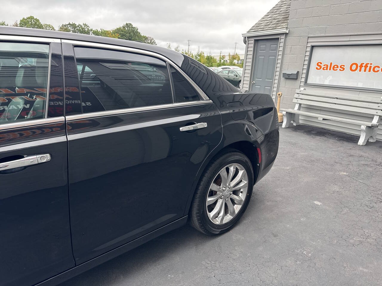 Used 2017 Chrysler 300 C w/ Safetytec Plus Group AWD/4WD image 5