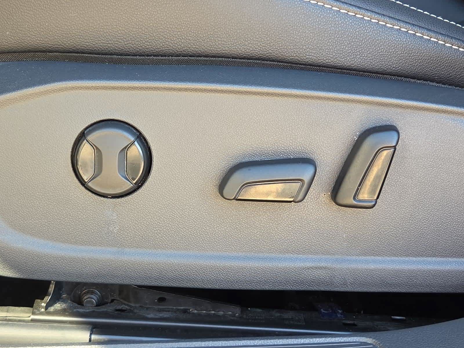 Used 2024 Volkswagen Jetta SE w/ Panoramic Sunroof Package FWD image 17