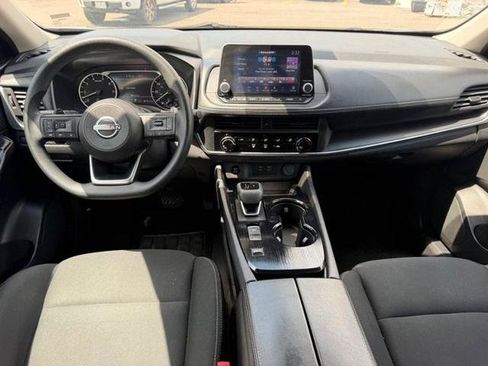 Used 2024 Nissan Rogue S FWD image 10