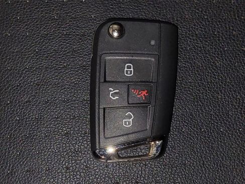 Used 2020 Volkswagen Tiguan SEL AWD/4WD image 32
