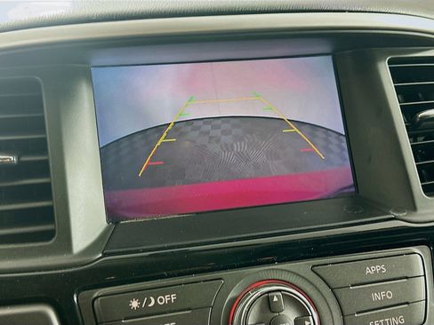 Used 2017 Nissan Pathfinder SV image 22