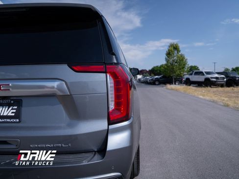 Used 2021 GMC Yukon XL Denali w/ Denali Premium Package image 16