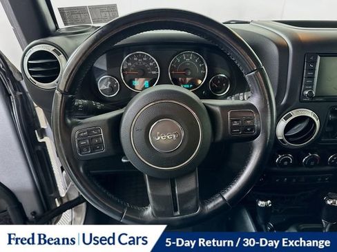 Used 2018 Jeep Wrangler Unlimited Rubicon w/ Cold Weather Group AWD/4WD image 13