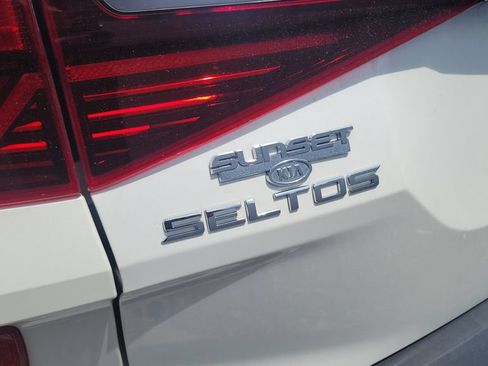 Used 2021 Kia Seltos EX AWD/4WD image 11
