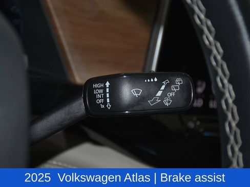 Used 2025 Volkswagen Atlas SE FWD image 13