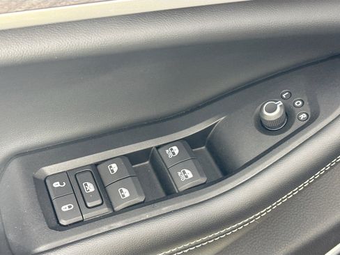 Used 2022 Jeep Grand Cherokee L Limited image 18