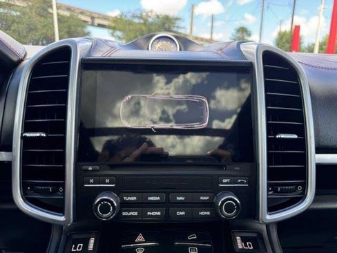 Used 2017 Porsche Cayenne GTS AWD/4WD image 28