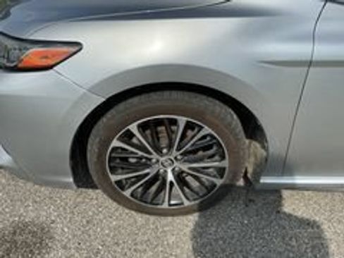 Used 2018 Toyota Camry SE w/ Convenience Package FWD image 14