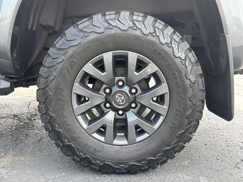 Used 2023 Toyota Tacoma SR5 w/ Technology Package AWD/4WD image 29