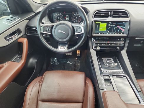 Used 2019 Jaguar F-PACE S image 4