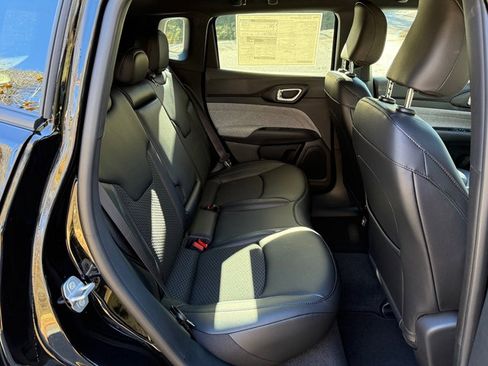 New 2026 Jeep Compass Latitude image 16