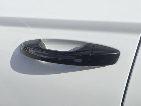 New 2026 Volkswagen Taos SE FWD image 7