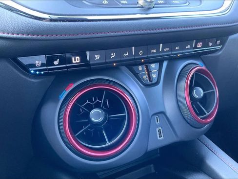Used 2019 Chevrolet Blazer RS AWD/4WD image 32