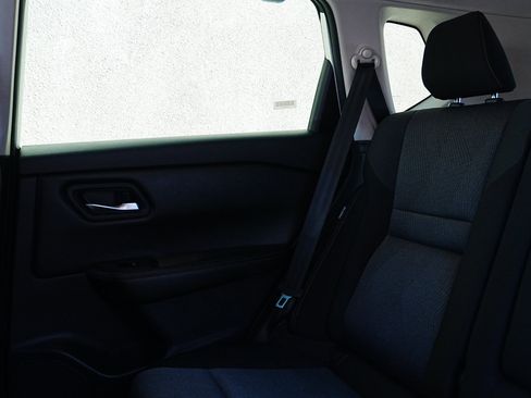 Used 2024 Nissan Rogue SV image 15