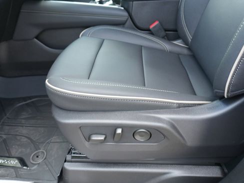 New 2025 Chevrolet Suburban Premier image 15