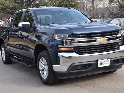Used 2019 Chevrolet Silverado 1500 LT w/ Texas Edition image 4