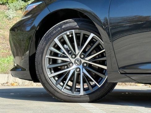 Certified 2025 Lexus ES 300h w/ Premium Package image 9