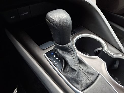 Used 2021 Toyota Camry LE image 14