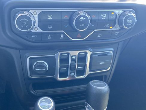 Certified 2022 Jeep Gladiator Sport image 26