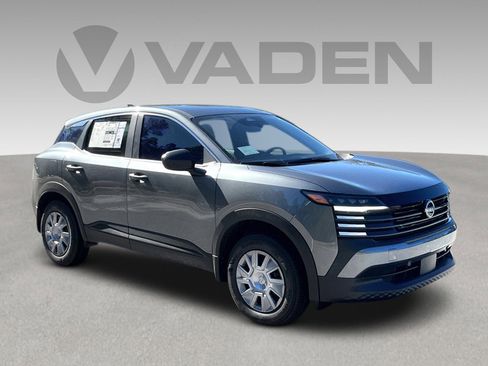 New 2025 Nissan Kicks SR image 1