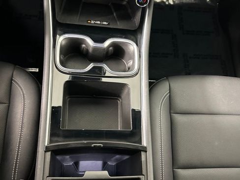 Used 2025 Chevrolet Traverse LT image 16