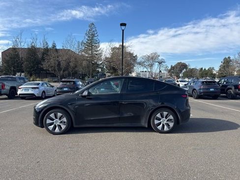 Used 2021 Tesla Model Y 2WD image 1