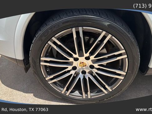 Used 2017 Porsche Cayenne Platinum Edition AWD/4WD image 15