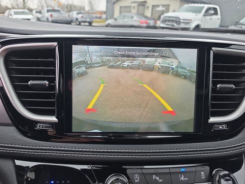 New 2026 Chrysler Pacifica Select image 7