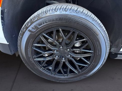 Used 2024 Chevrolet Tahoe High Country AWD/4WD image 9