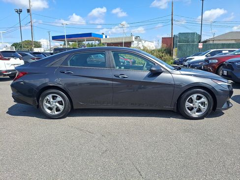 Used 2021 Hyundai Elantra SE FWD image 7