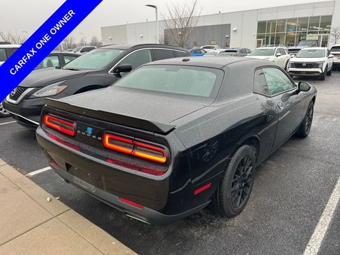 Used 2019 Dodge Challenger SXT image 4