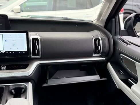 Certified 2025 Ford Expedition Max Platinum image 42