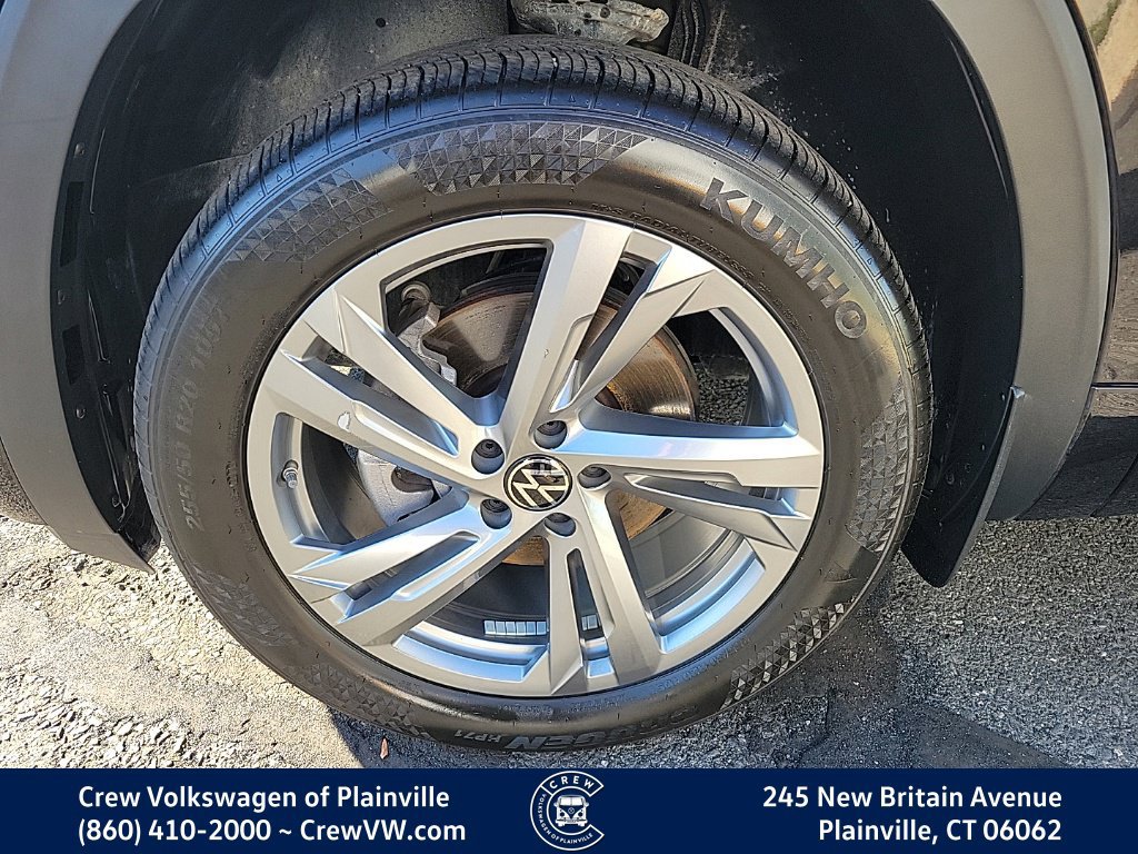 Certified 2024 Volkswagen Atlas Cross Sport SEL R-Line w/ Adventure Package AWD/4WD image 17