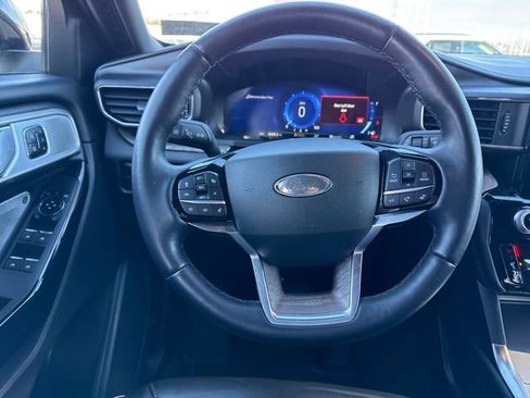 Used 2023 Ford Explorer Platinum w/ Technology Package image 18