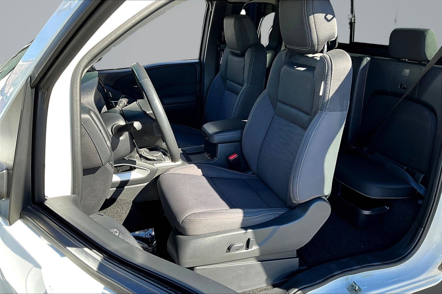 Used 2024 Nissan Frontier SV w/ SV Convenience Package RWD image 19