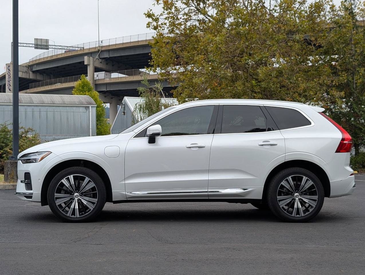 Used 2022 Volvo XC60 T8 Inscription w/ Advanced Package AWD/4WD image 4