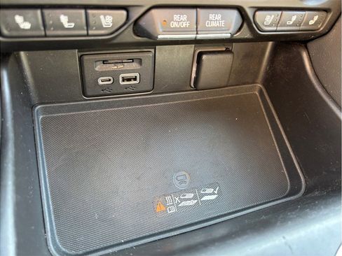 Used 2021 Chevrolet Suburban High Country image 40